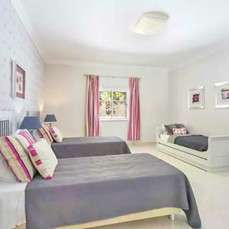 Vale Do Garrao Sleeps 10 Pool Air Con Wifi 金塔湖