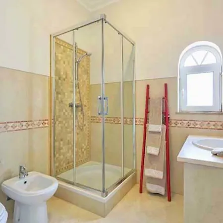 Vale Do Garrao Sleeps 10 Pool Air Con Wifi 金塔湖